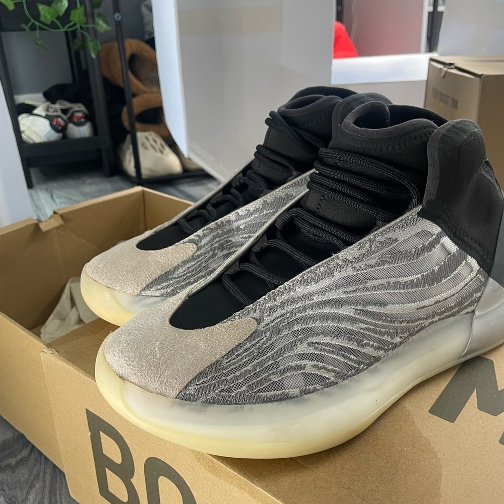 Yeezy qntm qntm
